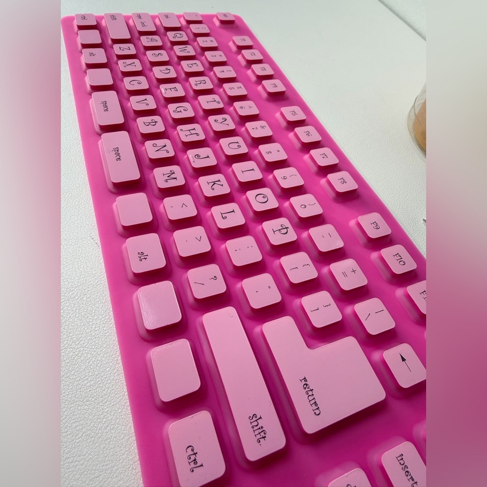 Pottery Barn Teen Pink Roll n Go Keyboard Desktop Computer - Picture 4 of 9